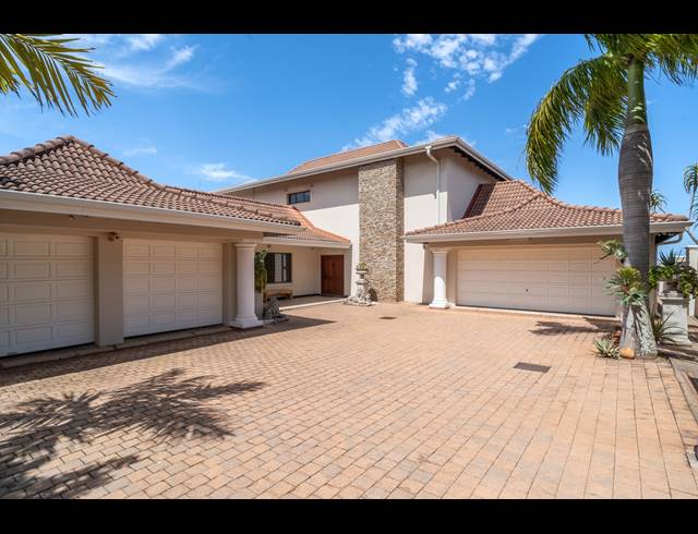 5 BEDROOM HOUSE FOR SALE IN LA LUCIA